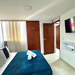 Zona Rosa De Medellin, Ubicacion Central Cerca De Centros Comerciales Y Tranvia Del Metro Ba