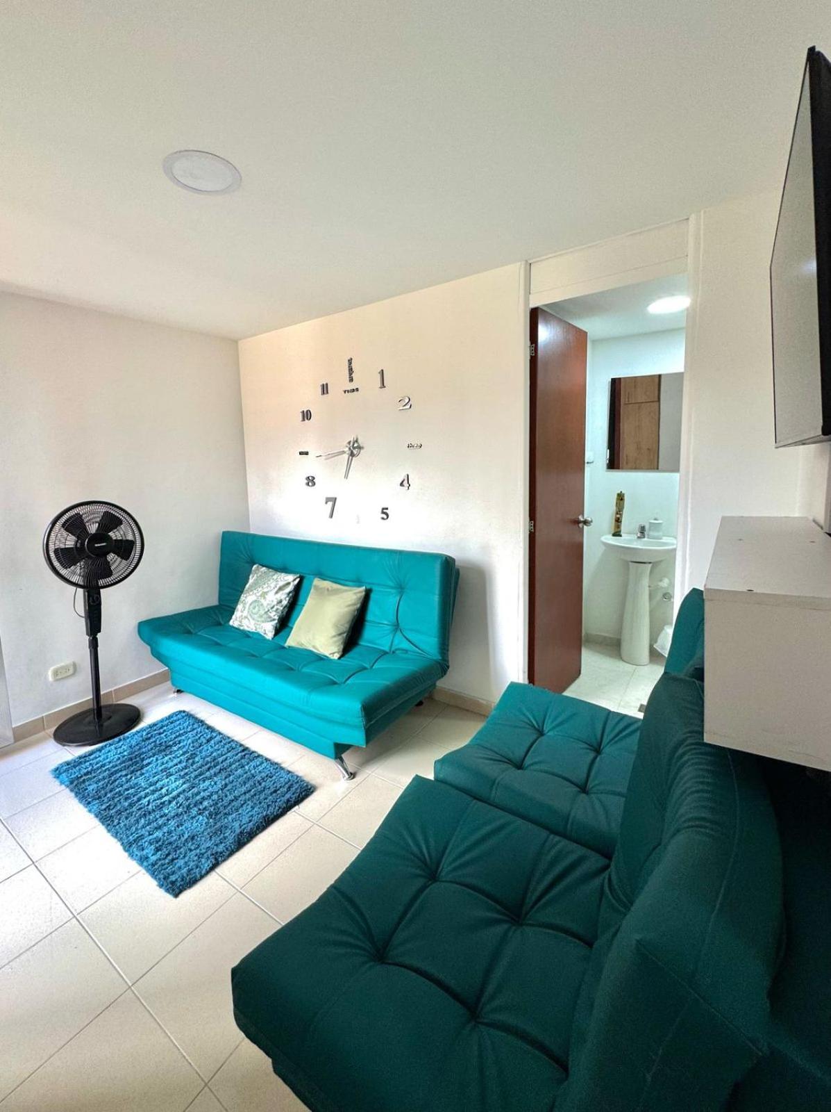 Apartamento Zona Rosa De Medellin, Ubicacion Cerca De Centros Comerciales Y Tranvia Del Metro *