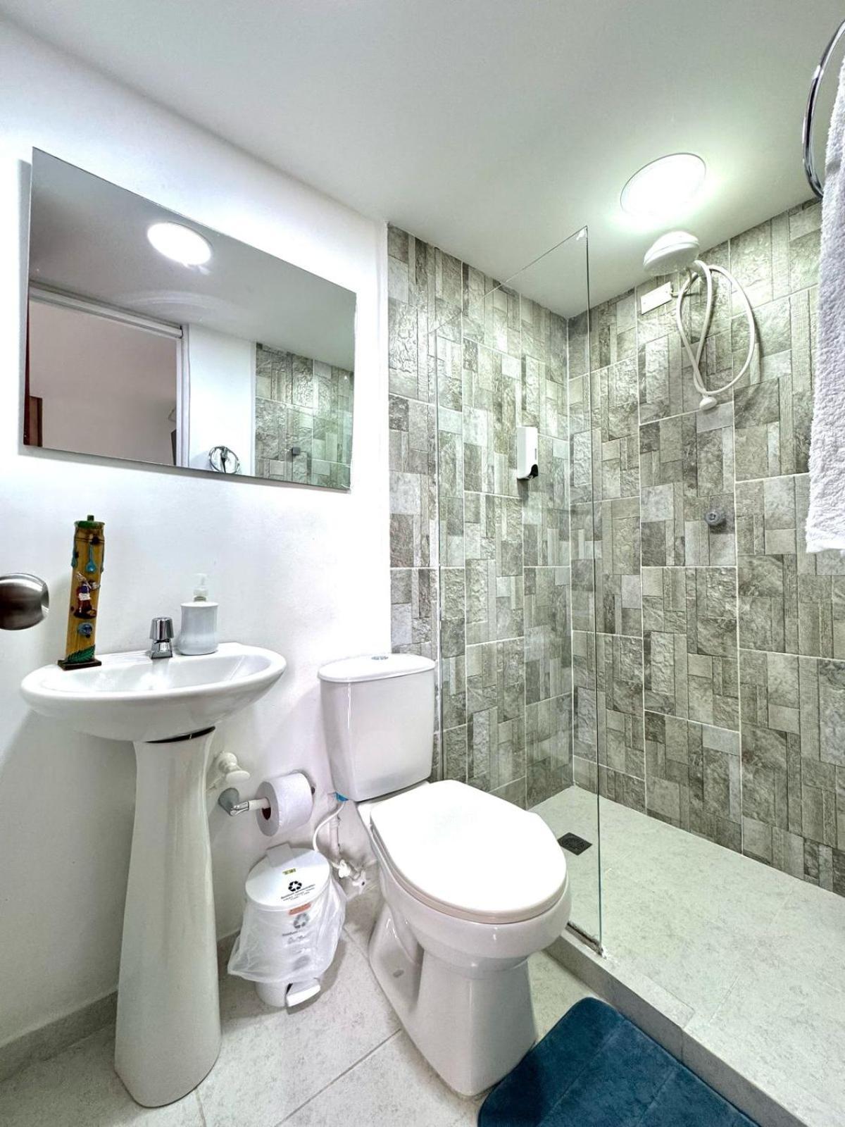 Apartamento Zona Rosa De Medellin, Ubicacion Cerca De Centros Comerciales Y Tranvia Del Metro *