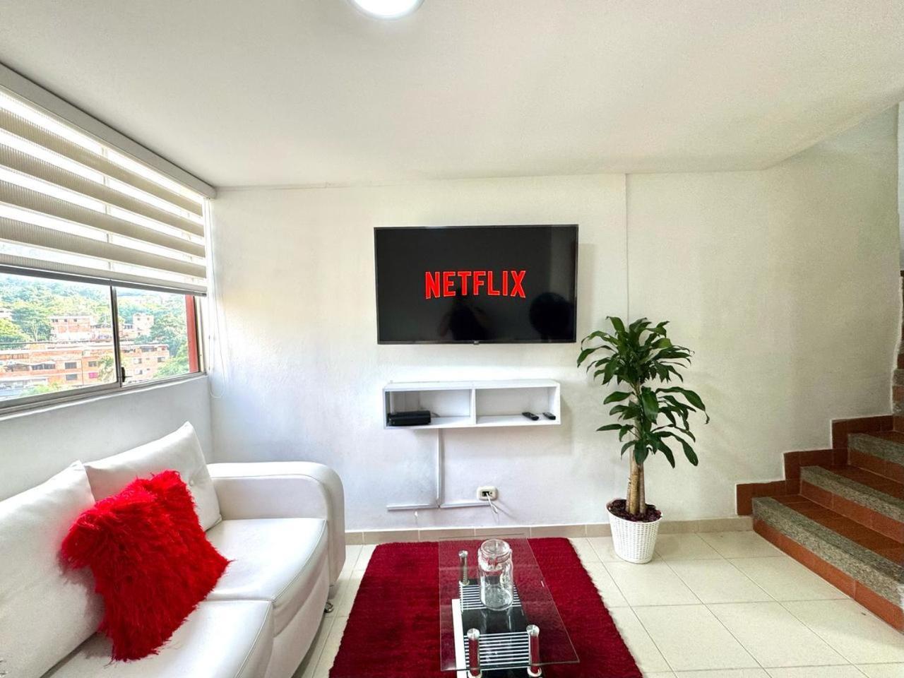Apartamento Zona Rosa De Medellin, Ubicacion Cerca De Centros Comerciales Y Tranvia Del Metro Medellín