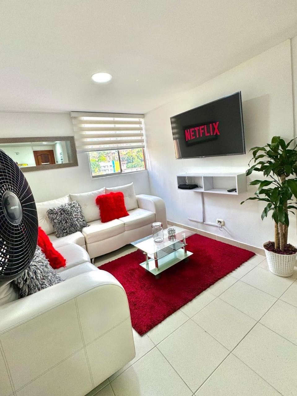 Zona Rosa De Medellin, Ubicacion Cerca De Centros Comerciales Y Tranvia Del Metro Apartamento Medellín